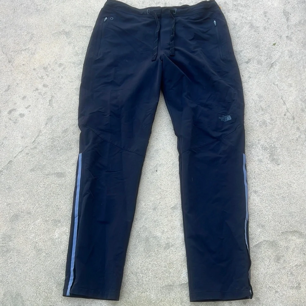 The North Face Men's Black Lightweight Sweat Pants with Ankle Side Zipper Size L